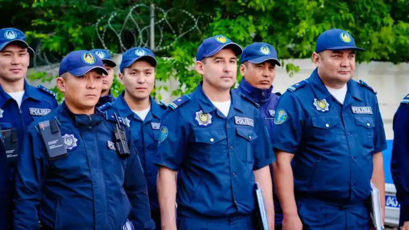 Звезды Астаны объединились в борьбе с вандализмом на улице Абая 15 октября