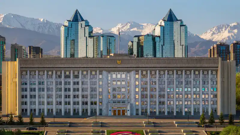 Алматы на пороге перемен: депутаты обсудят кандидатуры нового акима 15 ноября на проспекте Достык