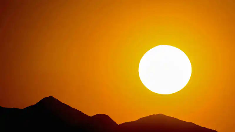 Алматы: Жара до +38°C днем и заморозки до -5°C ночью — контраст погоды на улице Панфилова