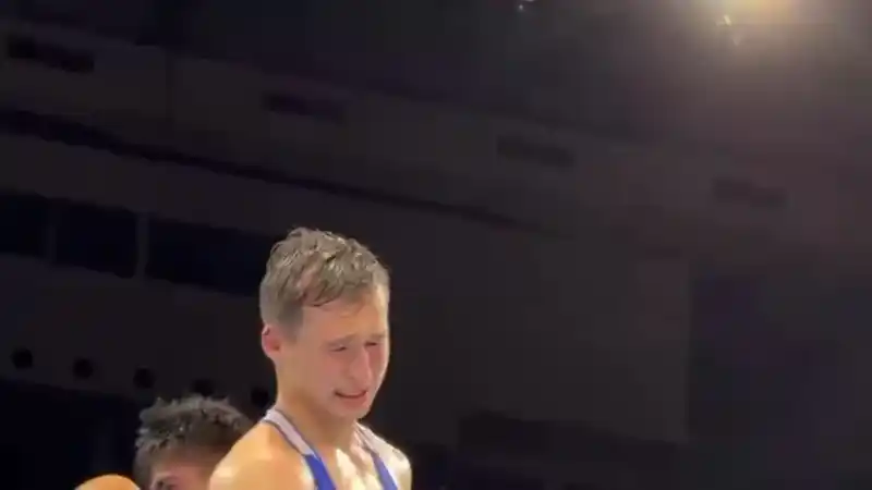 Слезы победы: боксер из Алматы не сдержал эмоций на финале чемпионата Азии 2023