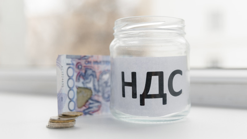Мажилис принял поправки в Налоговый кодекс: ставка НДС снижена до 16%, изменены налоги для бизнеса и социальные вычеты
