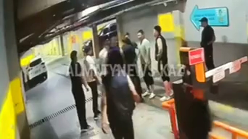 Алматы: массовая драка с ножами в паркинге на улице Абая 15 октября