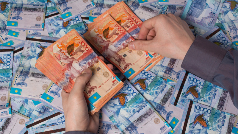 Сколько казахстанцев получают больше 3 миллионов тенге в месяц, рассказал вице-министр
