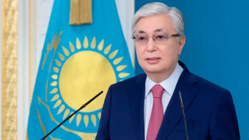 Токаев поздравил казахстанцев с Днем единства народа
