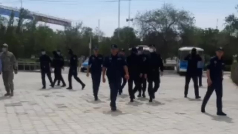 "В Жанаозене задержаны 17 безработных участников акции протеста с требованиями трудоустройства"