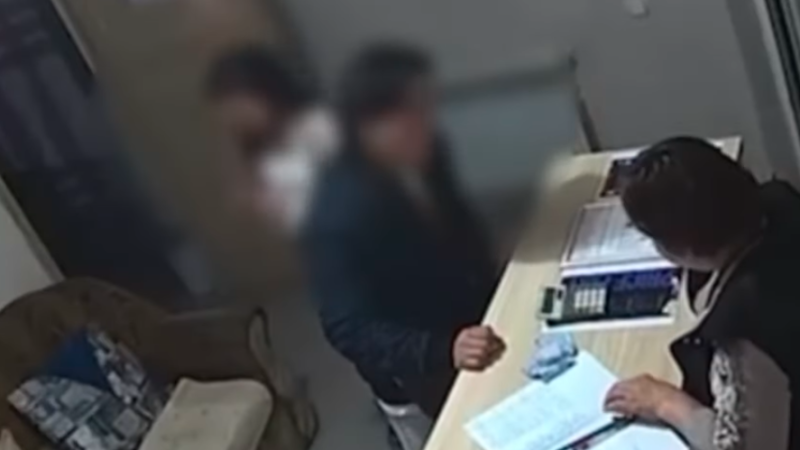 В Алматы учитель музыки подозревается в совращении 14-летней школьницы