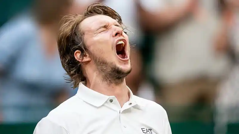 Александр Бублик: теннисный алхимик, превративший медь в золото на ATP 500 Атырау