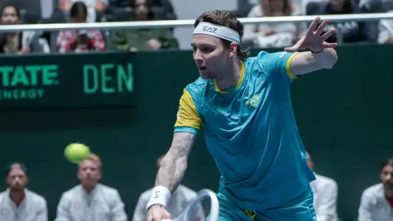 Александр Бублик: Казахстанский теннисист совершает резкий скачок в ATP после триумфа на Terra Wortmann Open Атырау