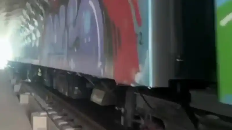 В Астане успешно удалили граффити с вагонов LRT: меры по восстановлению общественного транспорта Атырау