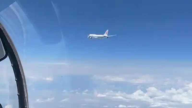 Общественность обсуждает военное сопровождение самолета Си Цзиньпина в Астане Атырау