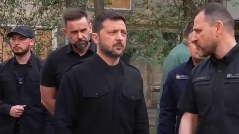 Общественность осуждает российские удары по гражданским объектам: 'Невозможно молчать о трагедии в Киеве' Атырау