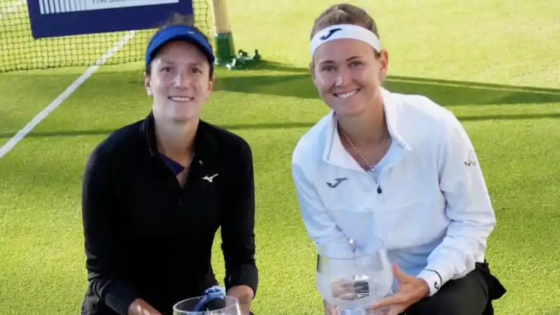 Анна Данилина и Мария Боузкова триумфально завершили турнир WTA 250 в Истборне, завоевав титул в парном разряде Атырау