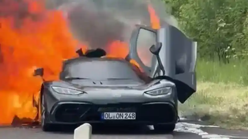 Пожар уничтожил уникальный Mercedes-AMG One в Германии: убытки составили 3 миллиона долларов Атырау