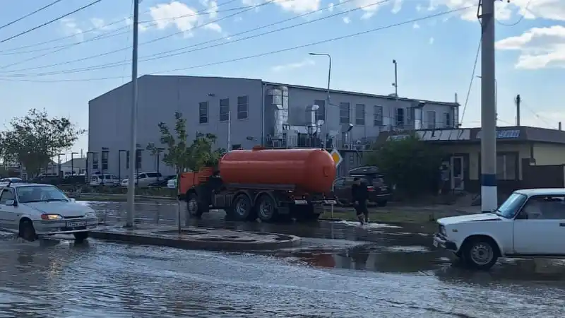 Атырау под водой: за два часа выпала полуторамесячная норма осадков 20 июня Атырау