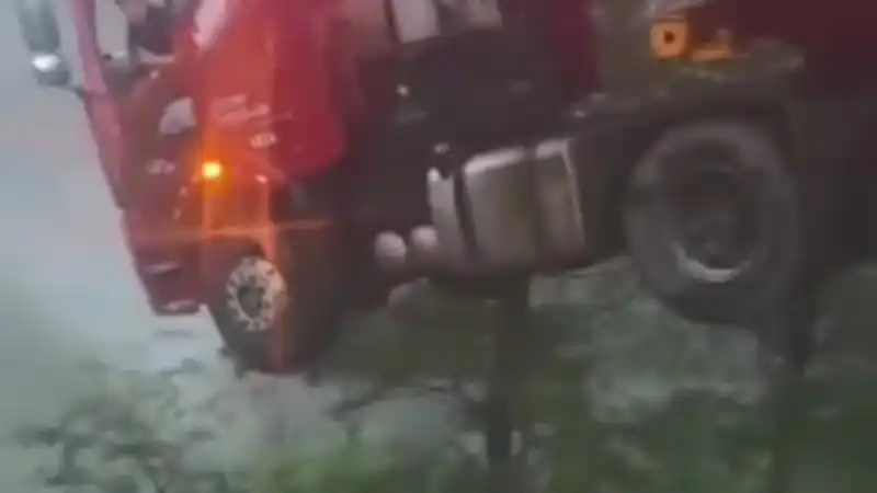 Трагедия на трассе: обрушение моста в Гуйчжоу ставит под угрозу безопасность транспортной инфраструктуры Китая Атырау
