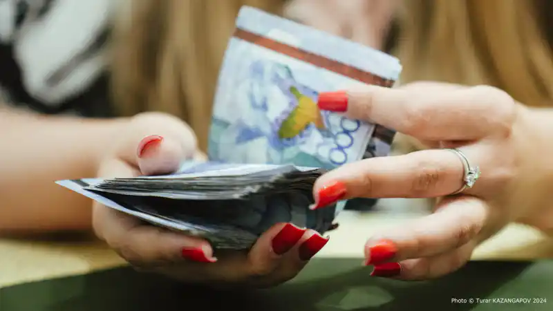 Общественность обсуждает новые меры поддержки: как изменения в пенсиях и МЗП повлияют на жизнь казахстанцев? Атырау