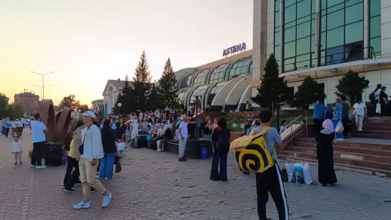Поездка в неизвестность: Астана на время стала станцией тревоги Атырау
