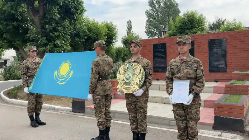Павлодарцы провели марш в честь Дня государственных символов Атырау
