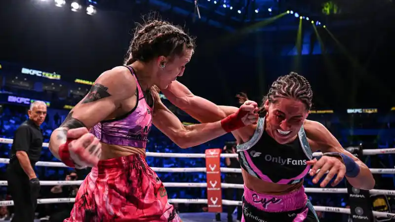 Казахстанская спортсменка Мария Агапова дебютирует в BKFC после неудачного боя в UFC, где поцеловала соперницу Атырау