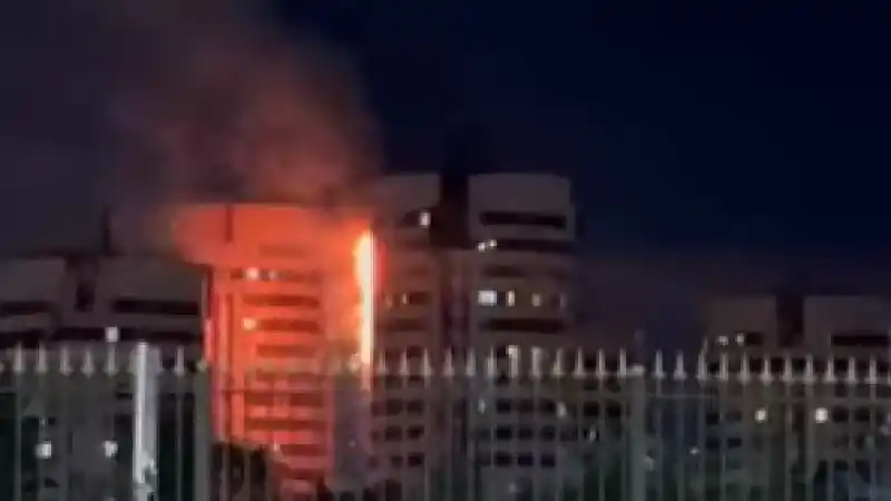 Астана: Пожар в жилом комплексе 'Семь бочек' на улице Мира 15 октября Атырау