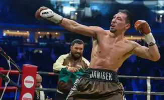 Алимханулы поднимает планку: новый чемпионат мира на горизонте после триумфа над Кроуфордом