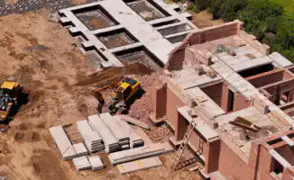 В Астане на улице Нурсултана Назарбаева сносят очередной незаконный жилой комплекс — 15 октября 2023 года