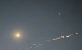 Необычное световое явление над Астаной: жители замечают загадочные огни 15 октября