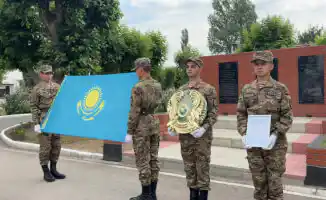 Павлодарцы провели марш в честь Дня государственных символов