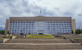 От пробок до небес: как новый аким Алматы Дархан Сатыбалды обходит городские заторы на служебной машине и в воздухе