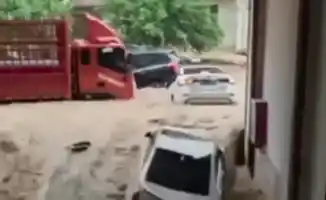 Общественность в шоке: наводнение в Гуйчжоу оставило автомобили под водой и вызвало массовые жалобы автовладельцев