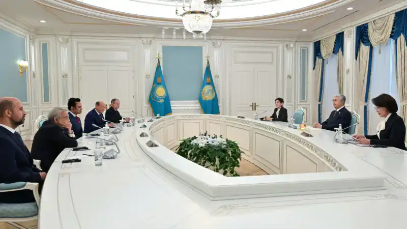 Касым-Жомарт Токаев встретился с мировыми лидерами нейрохирургии на X Всемирном конгрессе в Астане Атырау