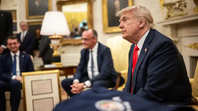 Вашингтон: Трамп угрожает санкциями в случае отсутствия мира между Россией и Украиной Атырау