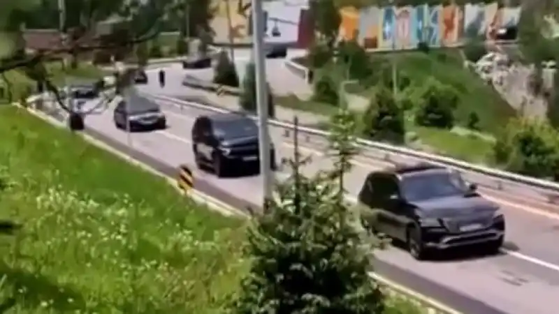 Алматы: Акимат объяснил кортеж в горах на фоне осенних пейзажей