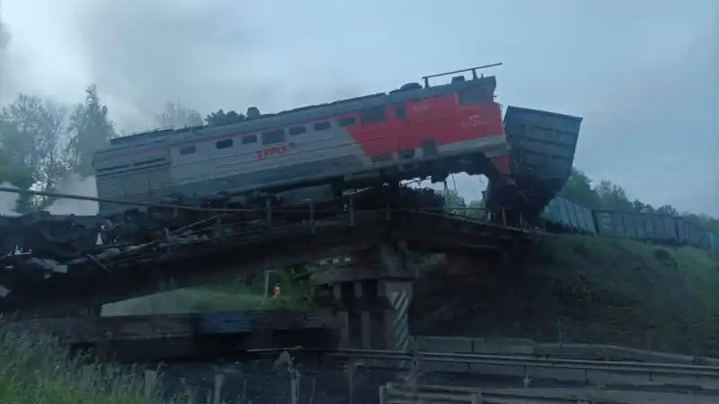 Обрушение второго транспортного моста за сутки в России: ЧП в [город/область]