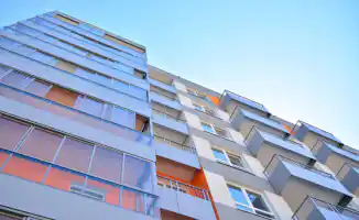 Купля-продажа под замком: когда наличные не откроют двери в новый дом в Казахстане