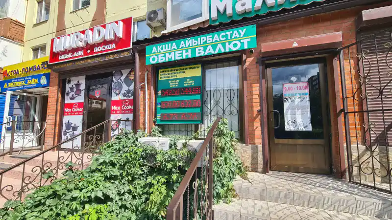 Курс рубля привел к наплыву россиян в Казахстан: магазины переполнены, но рубли остаются невостребованными Атырау