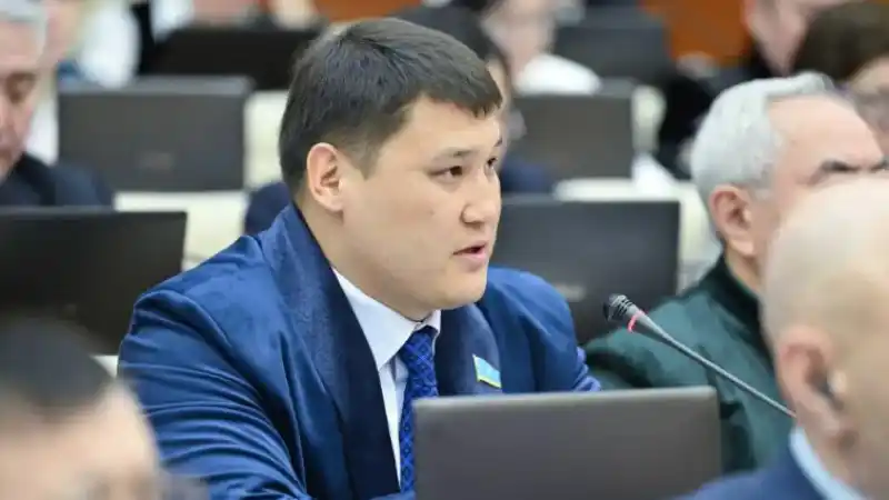 Шымкент: Берденов обвиняет Жиембая в шантаже после инцидента на улице Тауке хана Атырау