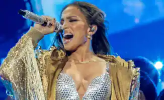 Когда мода встречает политику: Сауле Самидин и костюмы J.Lo — танец на грани стиля и морали
