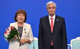 Президент Казахстана Касым-Жомарт Токаев подписал указ о награждении учителей государственными наградами, что подчеркивает важность и признание труда педагогов в стране. Полный список награжденных учителей опубликован на сайте Акорды.