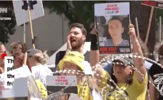 Экстренная акция протеста семей израильских заложников после шокирующего видео с пленниками из Газы