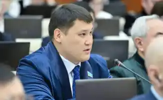 Шымкент: Берденов обвиняет Жиембая в шантаже после инцидента на улице Тауке хана