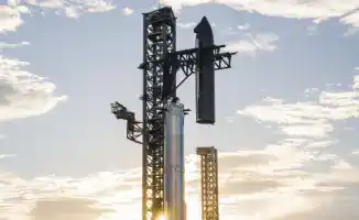 Американская компания SpaceX, принадлежащая миллиардеру Илону Маску, отменила десятый тестовый полёт ракеты-носителя Starship из-за технических неполадок.