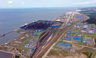 Украинские беспилотники атакуют российский порт Усть-Луга, угрожая поставкам казахстанской нефти