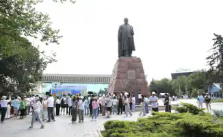 Собрались под сенью мудрости: алматинцы сажают будущее в день 180-летия Абая
