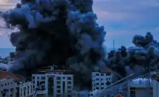 Двойной удар по больнице в Газе: погибли журналисты, врачи и спасатели, протесты семей заложников в Израиле на фоне международного осуждения