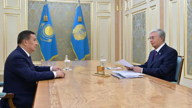 Токаев поручил Ахметжанову развитие Косшы, встреча с акимом Акмолинской области Маратом Ахметжановым Атырау