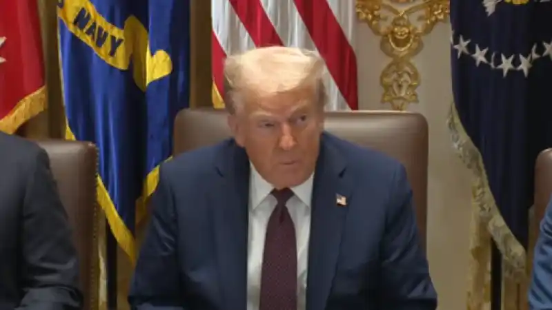 Трамп осудил заявление Лаврова о Зеленском: Украина под защитой США Атырау
