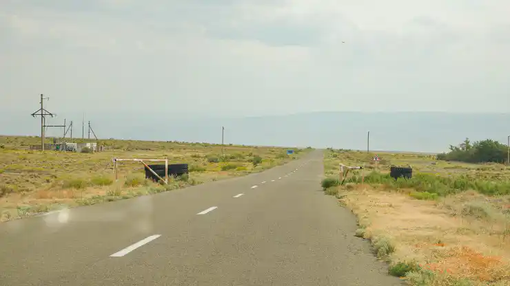 По дороге в село Достык на границе Казахстана и Китая 