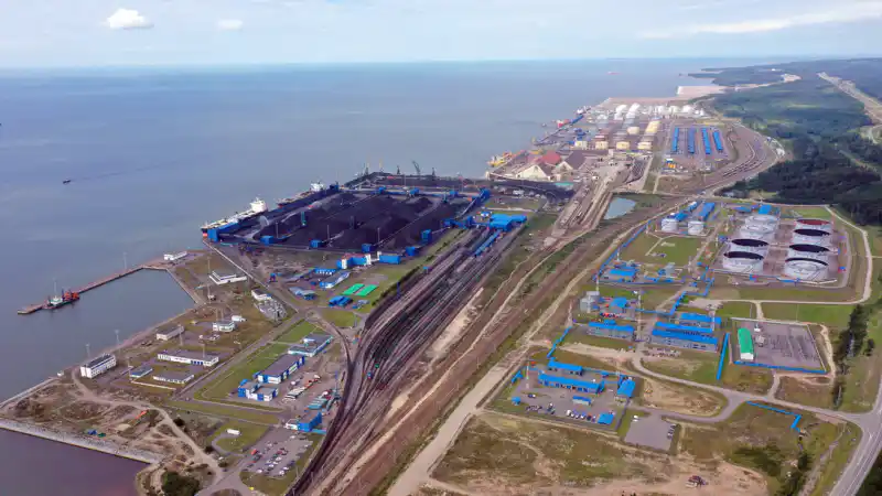 Украинские беспилотники атакуют российский порт Усть-Луга, угрожая поставкам казахстанской нефти Атырау