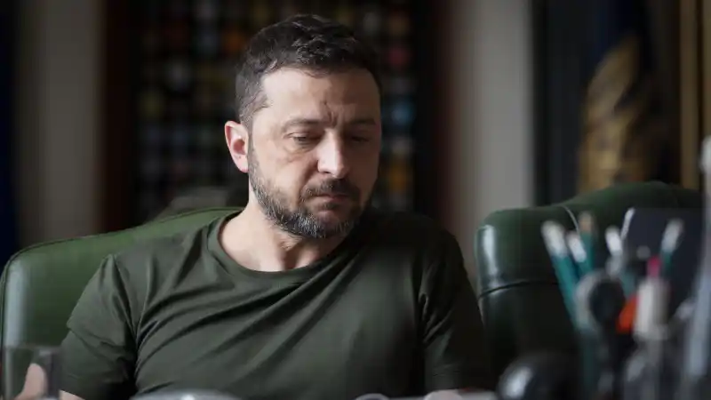 Зеленский: Время завершать войну – призыв к миру перед саммитом на Аляске Атырау